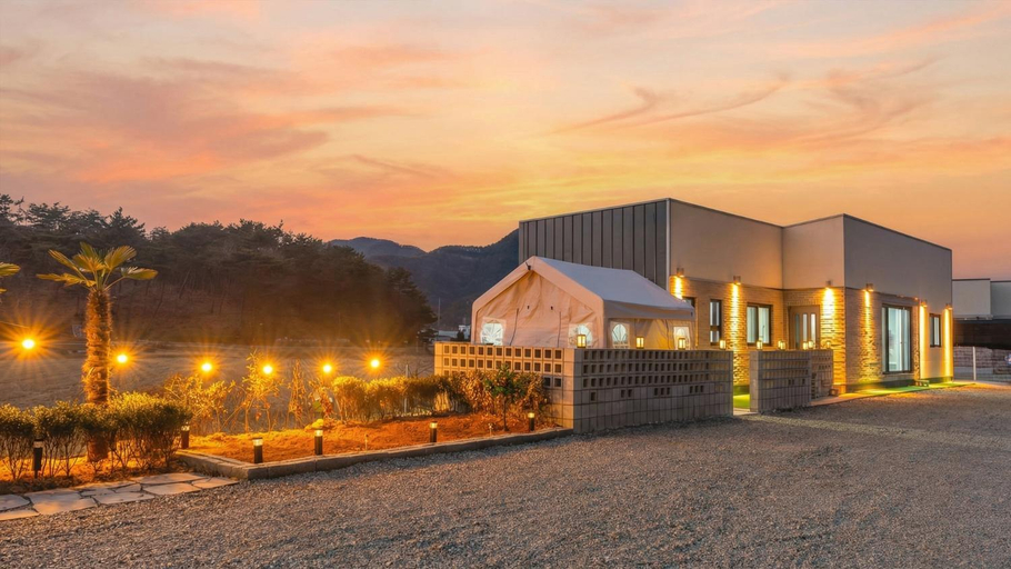 Exterior & Views 2, Goseong Hoostay Caravan Pension, Goseong