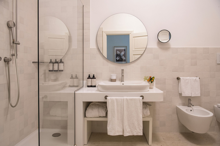 Bathroom 5, Il Melograno, Bari