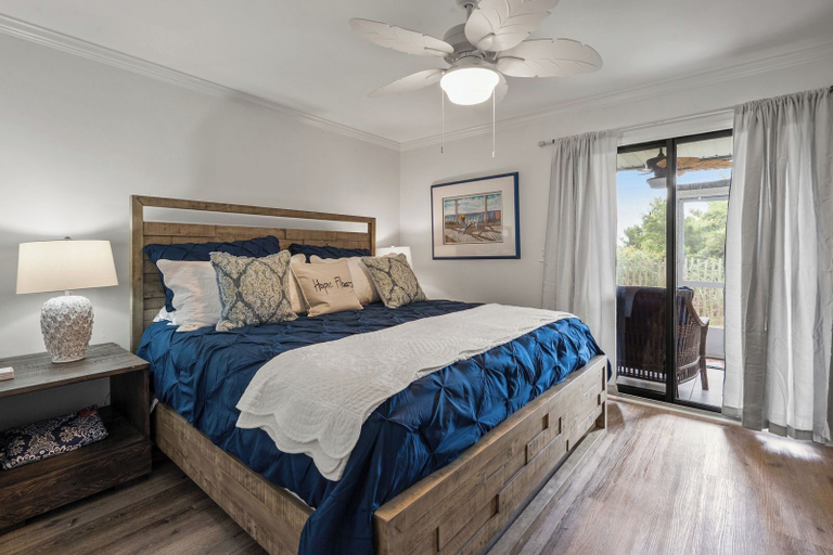 Room 2, Sea Cloisters II Ocean Front Beach Retreat-105f, Horry