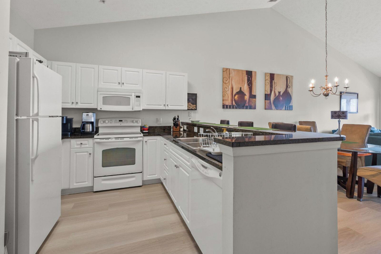 Private kitchen 5, Ocean Keyes Lakeview Condo 2 Blocks From Beach!, Horry