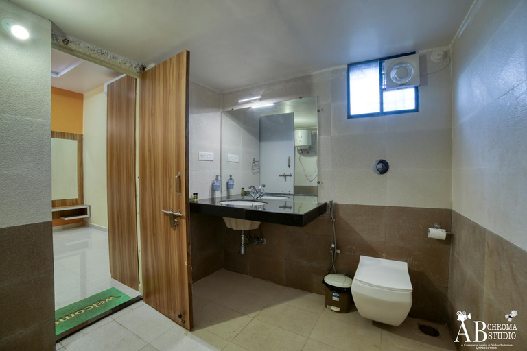 Bathroom 4, Tiger King Resort, Chandrapur
