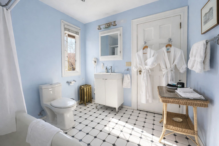 Bathroom 3, Cecil Bacon Manor, Seattle
