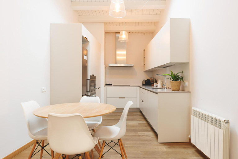 Kitchen 2, Bravissimo Forca 17, Barri Vell apartments, Girona