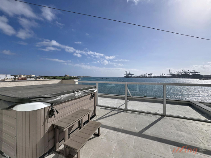 Balcony/terrace 5, South 32 Hotel by Zzzing