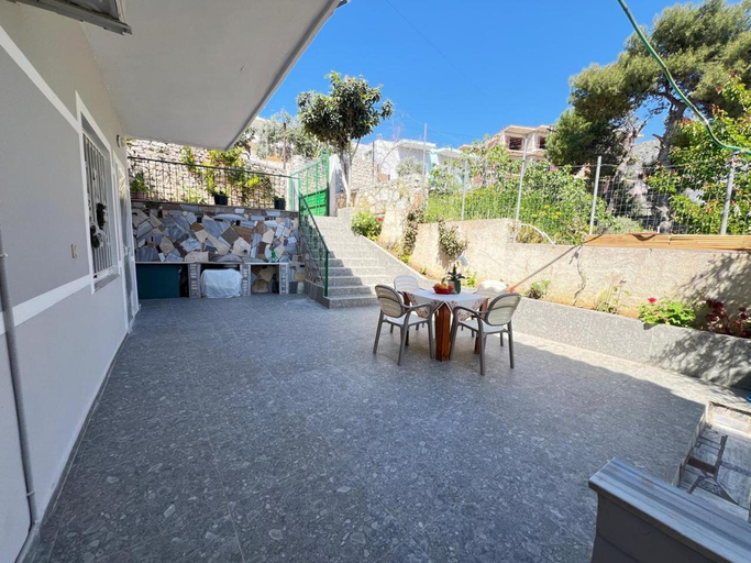 Others 3, Guest House Sandri, Sarandës