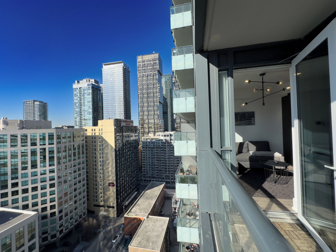 Property grounds, Hotel Lux Entertainment District Toronto, Toronto