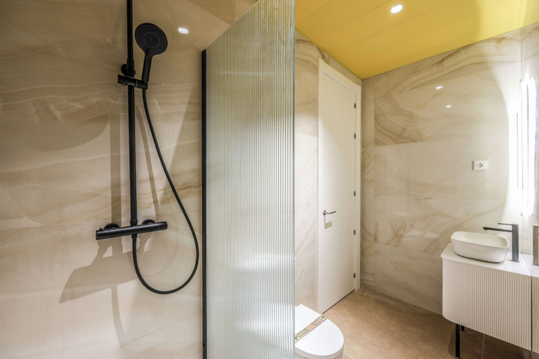 Bathroom 5, Amazinn Madrid Plaza Mayor Collection, Madrid