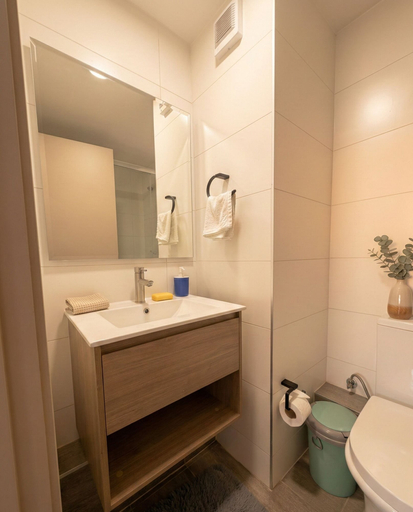 Bathroom 2, Edificio The Place Ñuñoa by Domus, Cordillera