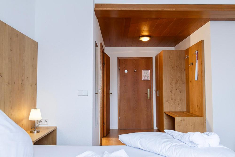 Bedroom 2, Braustuble und Hotel zur Post, Lindau (Bodensee)