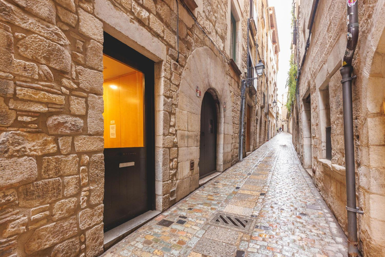 Exterior view 3, Bravissimo Forca 17, Barri Vell apartments, Girona