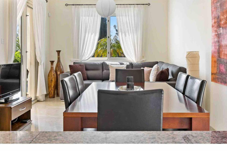 5, Coral Bay Villa - Sleeps 6 - Pool - Parking