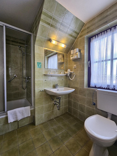 Bathroom 3, Hotel Neuner, München