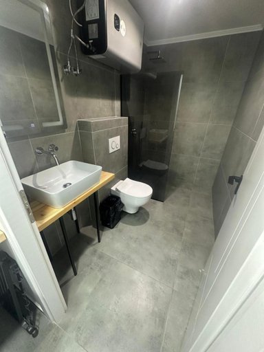 Bathroom 2, Blue Coast Seaview Apartments, Sarandës