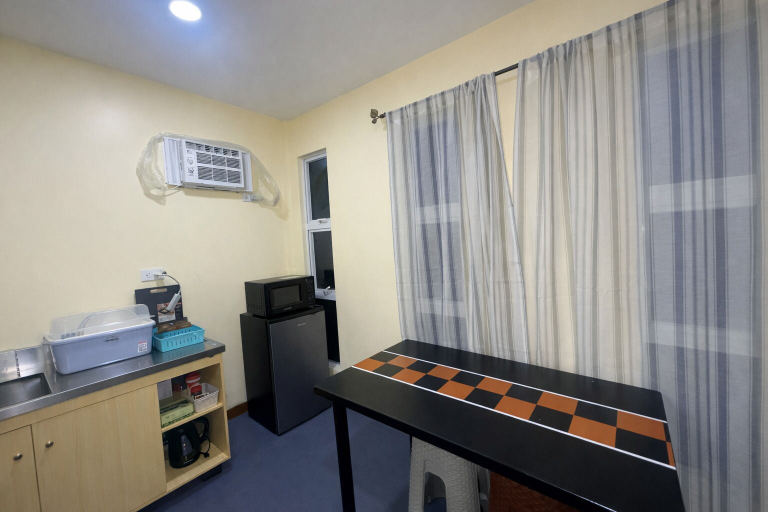 Shared kitchen 4, Belechl Ranch Studio Rental - Cozy Compact Room with Private Bathroom
