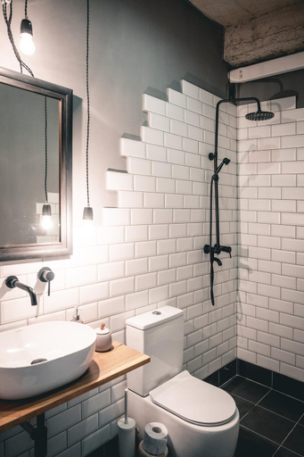 Bathroom 2, Debed Life