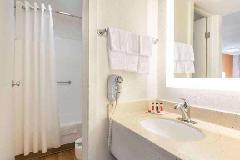 Bathroom 5, Mezzanine by La Zebra, an SLH Hotel, Cozumel