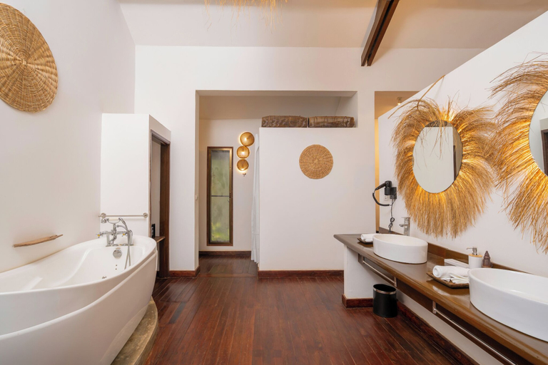 Bathroom 5, Kampung Kamboja, Siem Reap