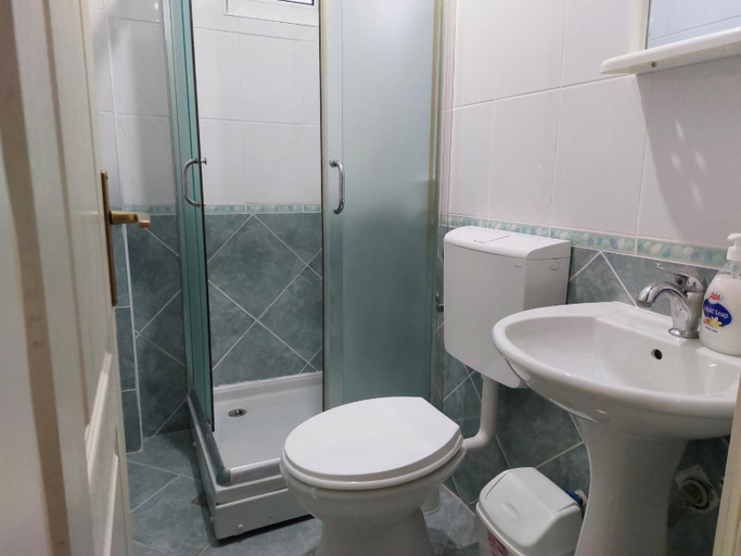Bathroom, ANA Apartments