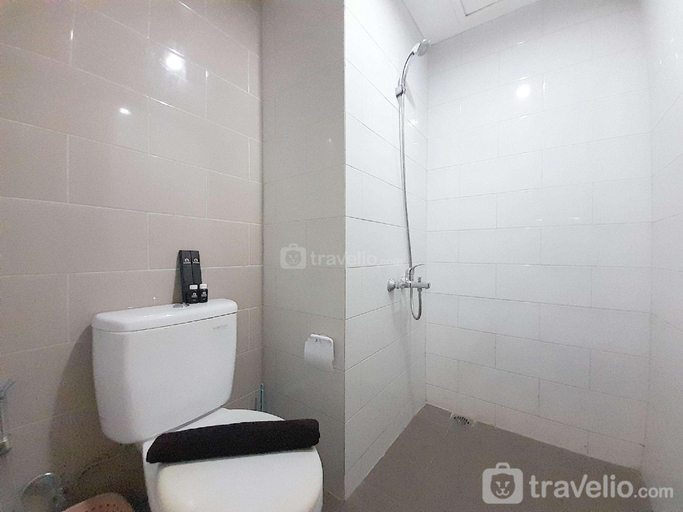 Bathroom 3, Designed Studio Taman Melati Sinduadi By Travelio, Sleman
