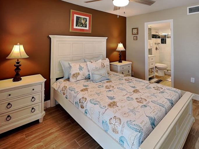 Bedroom 2, Castle Beach 105, Lee