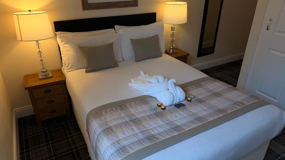 Bedroom 2, The Waverley Guest House, Highland