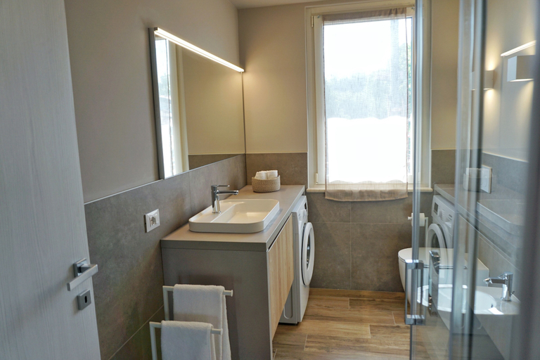 Bathroom 2, Borgo Predeschera, Brescia