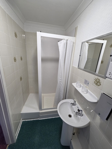 Bathroom 4, The Beresford Hotel, Cornwall