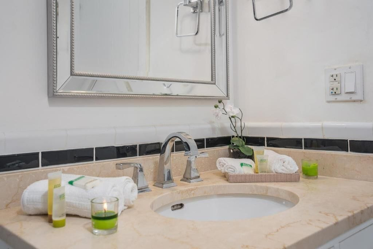 Bathroom 2, Sobe Lux Suites on Ocean, Miami-Dade