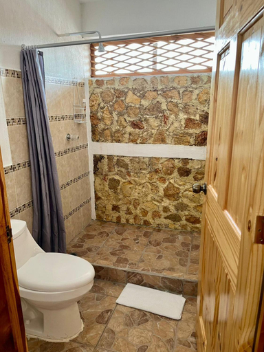 Bathroom 2, Hotel Colibri Peten, Flores