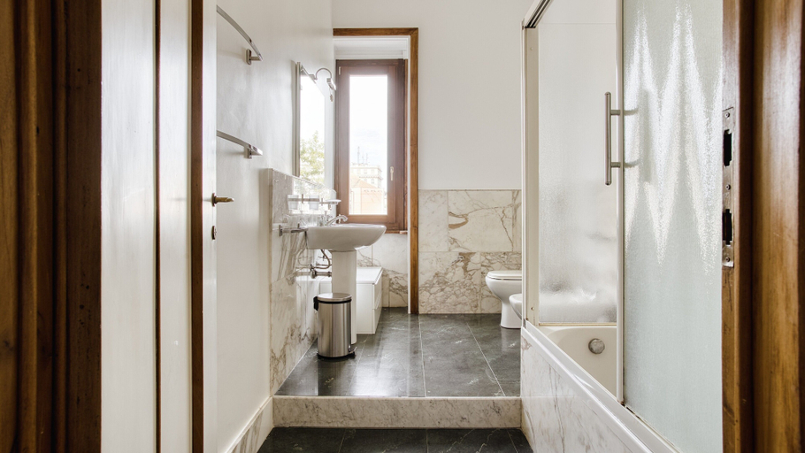 Bathroom, Italianway - Merlo 1/3 B, Milano