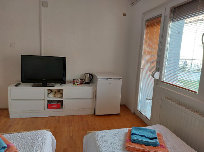 Others 4, ANA Apartments