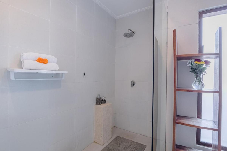 Bathroom 2, 2BR Villa Central Seminyak,50 m walk to the beach, Badung