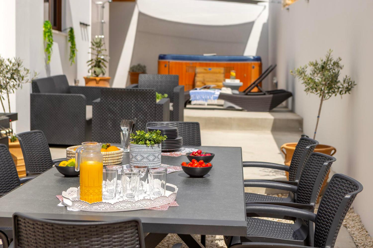 Food & Drinks 5, SEVIS SUITES