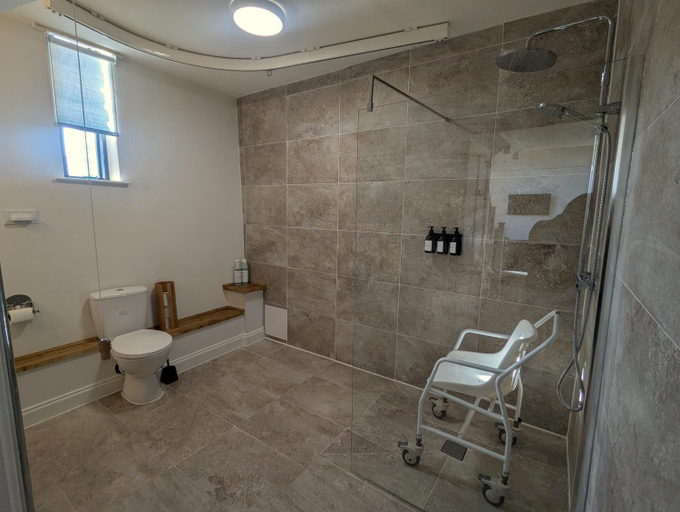 Bathroom 3, Kingfisher Barn, Oxfordshire