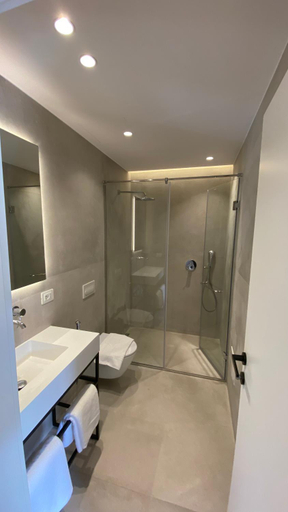 Bathroom 3, Central Apartment Blloku, Tiranës