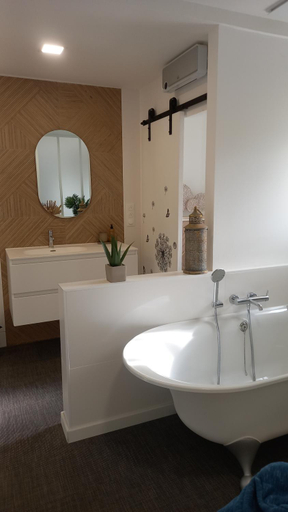 Bathroom 3, Rabbit House - La Chambre d'hotes, Dordogne