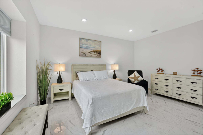Room 5, Panama City 3br Canalfront Retreat 3 Bedroom Duplex, Bay