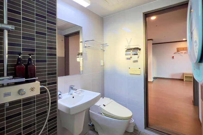 Bathroom, The Blue Jeju, Seogwipo