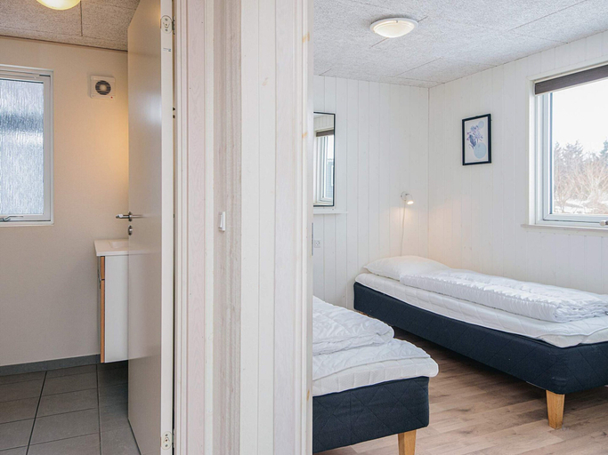 Bedroom 2, 5 Star Holiday Home in Blavand, Varde
