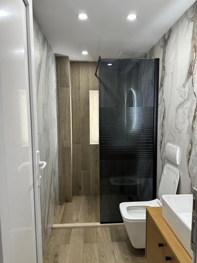 Bathroom 3, Eisel Apartments, Durrësit