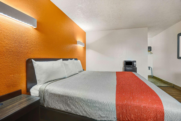 Bedroom 3, Motel 6 Clovis, NM, Curry