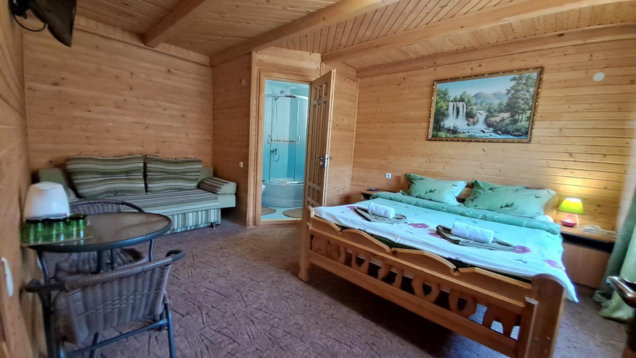 Bedroom, Apartments Girska Sonata, Iaremchans'ka