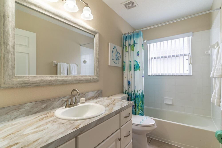 Bathroom 5, 7BR Home w/ Private Pool 20min Disney, Osceola