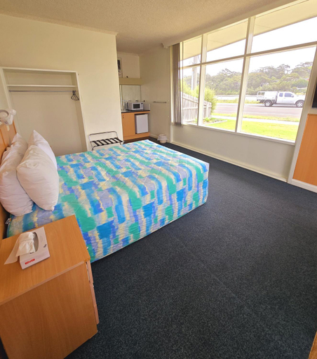 Bedroom, Lakes Entrance RSL Glenara Motel, E. Gippsland - Bairnsdale