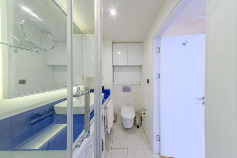 Bathroom 3, Superior Aparthotel in ORBI city, Batumi