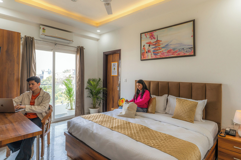 Room 5, The Social Stay Greater Noida, Gautam Buddha Nagar