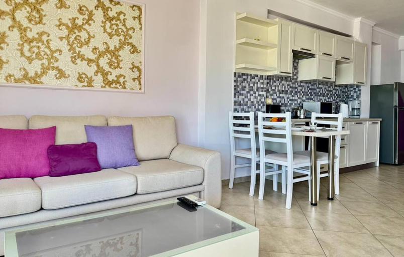Others 5, First Street Seaside Suites, Sarandës