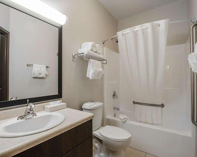 Bathroom 4, Travelodge Suites by Wyndham Estevan, Division No. 1