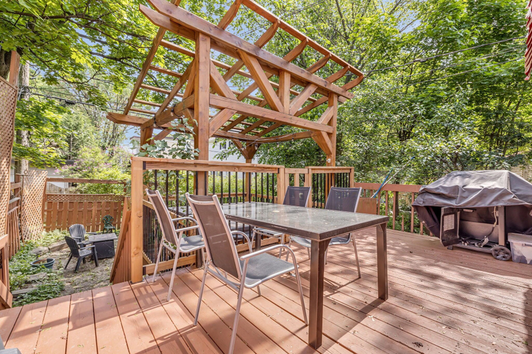 Outdoor dining 2, Maison familial Ville de Québec, Communauté-Urbaine-de-Québec