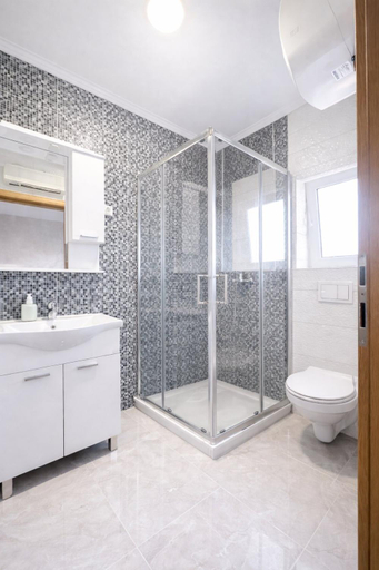 Bathroom 3, Tomm, Trebinje
